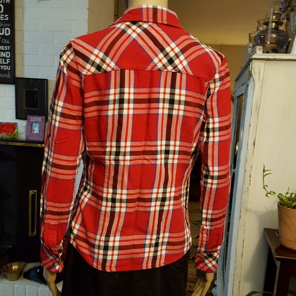 Ladies BUTTON  Front top..  S/P - Picture 2 of 3